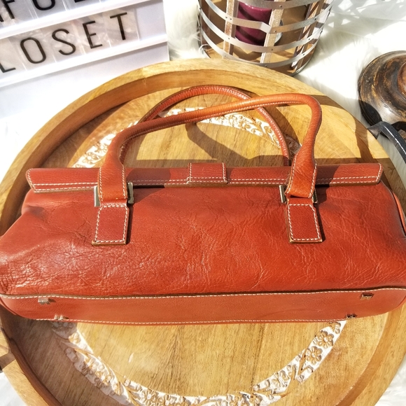 Lamberston Truex camel colored leather shoulder bag - Picture 4 of 15